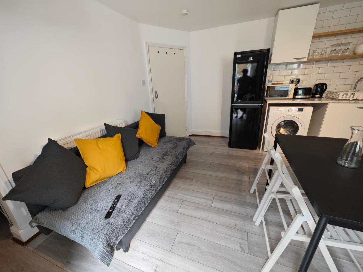 2 Bedroom 2 Bathroom Apartment In Old St - Shoreditch - Zone 1 Лондон Екстериор снимка