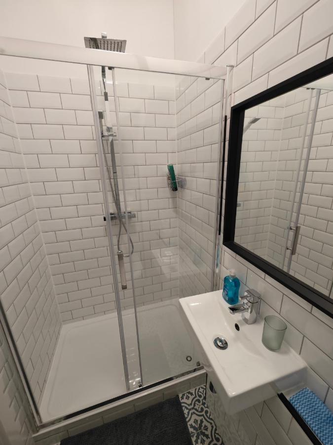 2 Bedroom 2 Bathroom Apartment In Old St - Shoreditch - Zone 1 Лондон Екстериор снимка